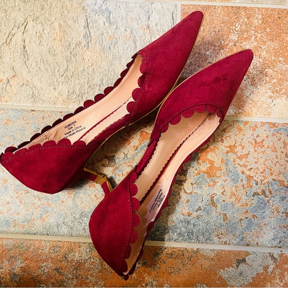 👠Gorgeous Scalloped D’Orsay Style Kitten Heel Felt/Suede-like Burgundy Pumps! - Picture 2 of 15